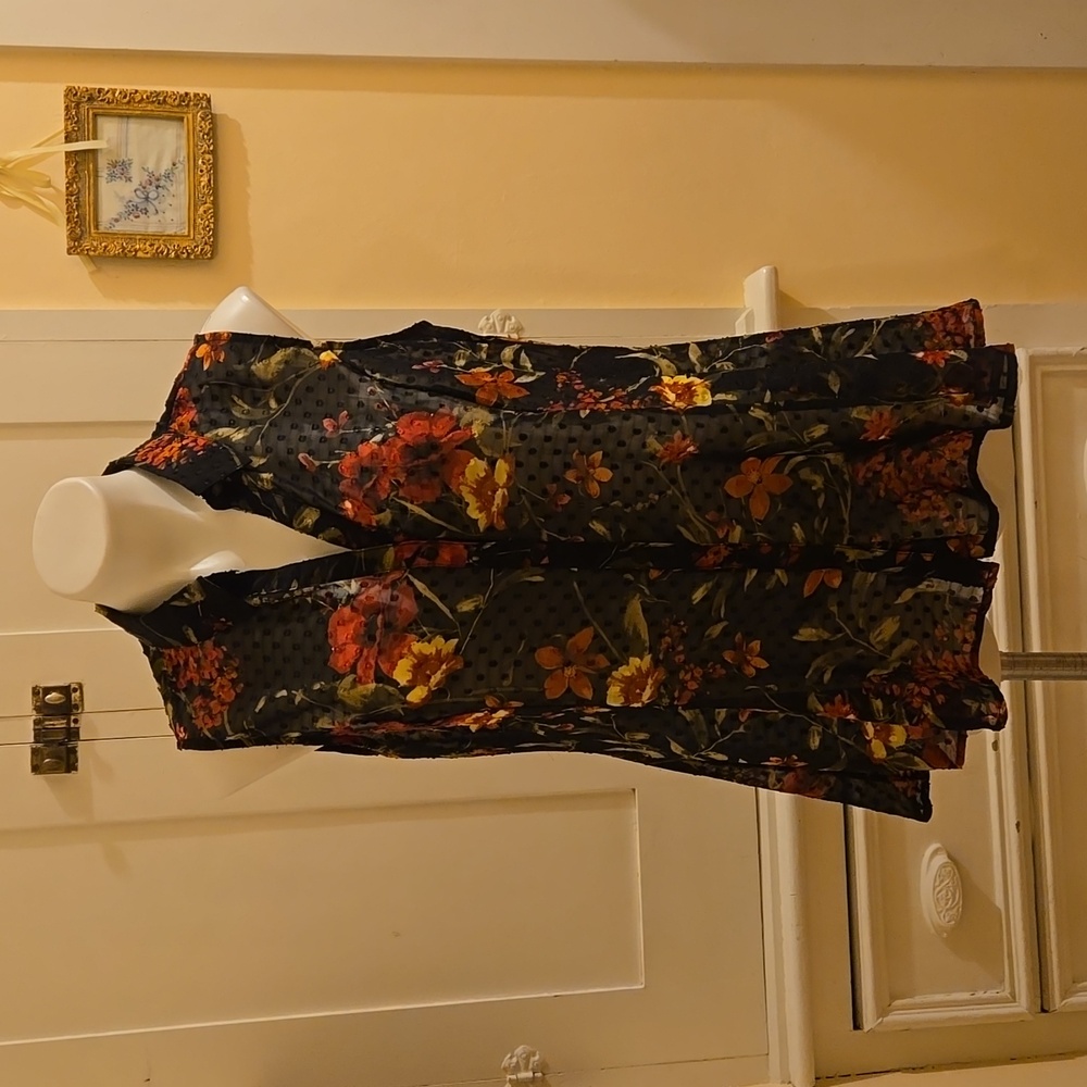 Roz & Ali black floral sheer blouse Sz L 🎁